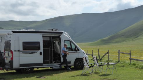 Soestdijk – 2 person bus camper from 2017, Roller Team Livingstone Prestige