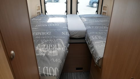 Sun Living Flexo 6.40 , 2 sleeping 4 seats, length beds, air conditioning!!