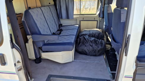 Oldtimer  – 4p Ford campervan from 1999