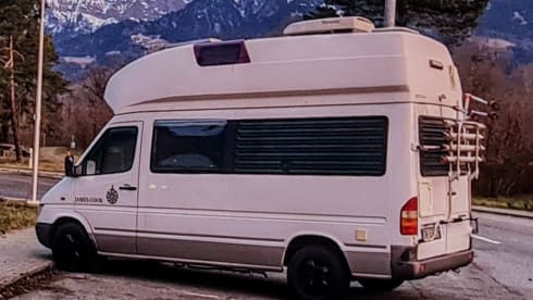 ELENA E IL SUO "CAMPY " – VIAGGIA IN LIBERTA CON MERCEDES WESTFALIA JAMES COOK