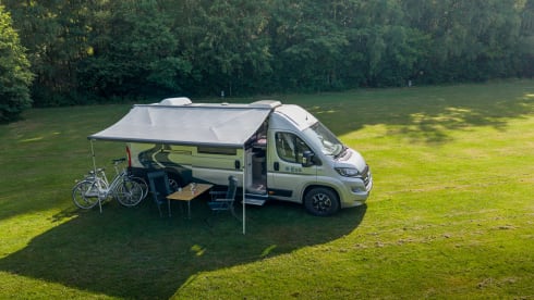 Camper Eva – Eva – premium buscamper met lengtebedden