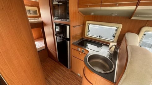 705 Maess Sunline A725 – 6p Giottiline alcove from 2010