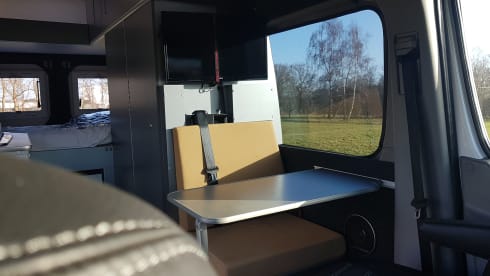 Zwerver – Luxe Mercedes camperbus 4x4