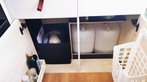 Bustave YFL – Accogliente furgone fai-da-te Ford Transit