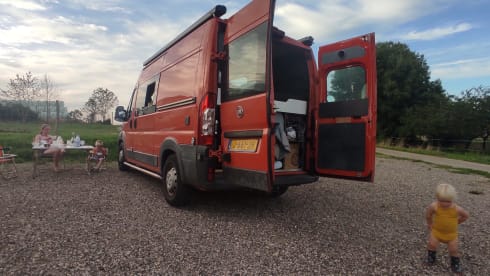 Dubbele schuifdeur en dubbele luifel – 4p Fiat L2H2 bus from 2010 suitable for off-grid