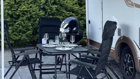 2. DelPi – Luxury mobile home Bürstner Delfin Harmony T726