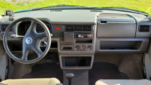 Huub – 4p adventurous Volkswagen t4 camper