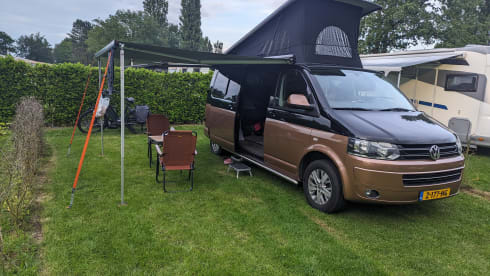 Exclusive camper van VW T5 with pop-up roof