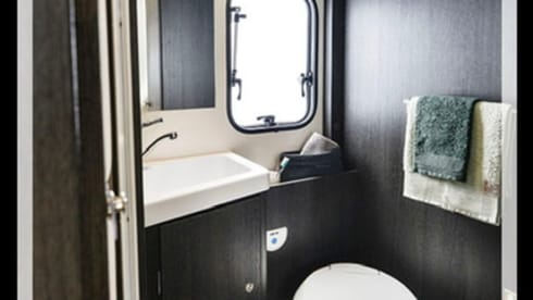 Roller Motorhome hire 675 – Rollerteam 675 adventure 6 sleeper/6 Belts