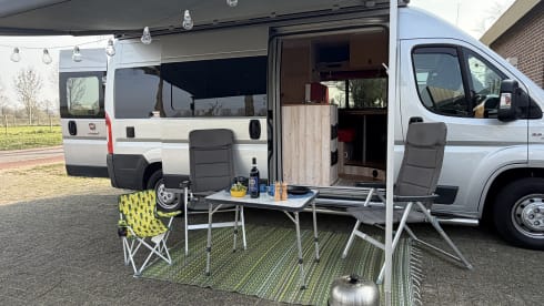 Mary Jane II – 2-seater Fiat bus from 2026