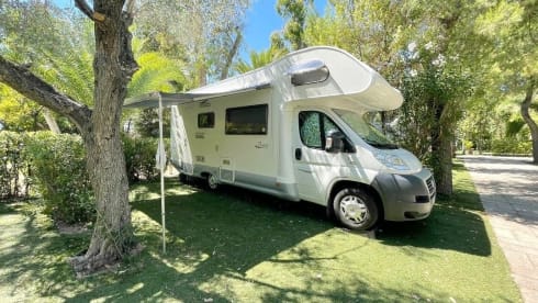Giuliana – Camper 6 posti viaggio e 6 posti letto