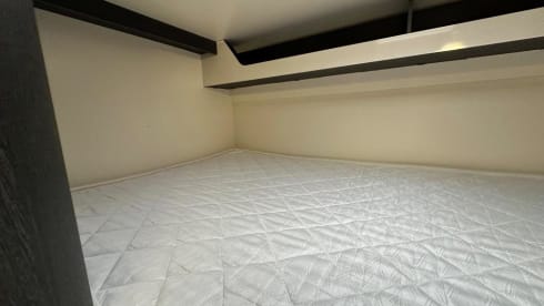 6 berth Ford Rollerteam 675