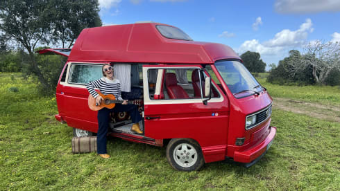 Vermelho  – Rent a Campervan Blue CLassics ‘s Volkswagen T3  red