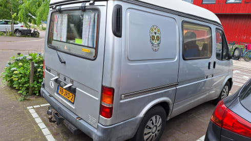 Bonk – 4p Ford campervan uit 1999