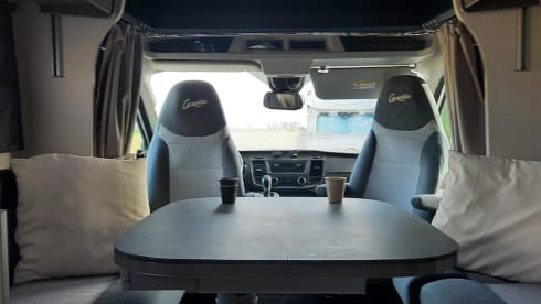 Kwist Bus – Camper 2020 - 4 p with air conditioning in living area - Challenger