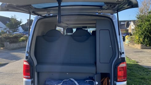 Roxy – VW T6 LWB Manual sleeps 4