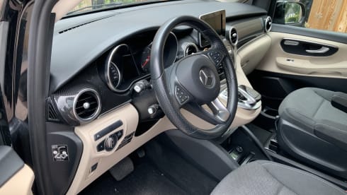 Belle Mercedes Vito, version polo Marco dans la Nieuwstraat