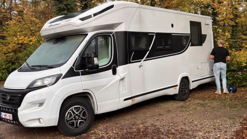 Onze Benimar – Benimar met queensbed, grote keuken en electrische fietsendrager