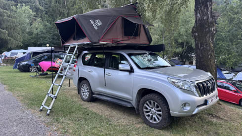 Toyota Landcruiser  – 4p Toyota landcruiser daktent uit 2016