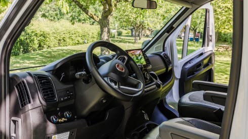 SL670 – 4p Adria Mobil semi-integrated uit 2024