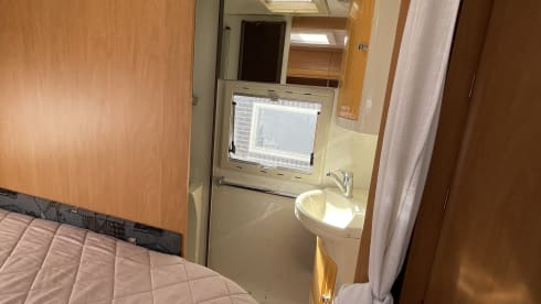 Corné & Joy – Complete with Airco - UNIQUE!! 4 person camper BOOK NOW! 