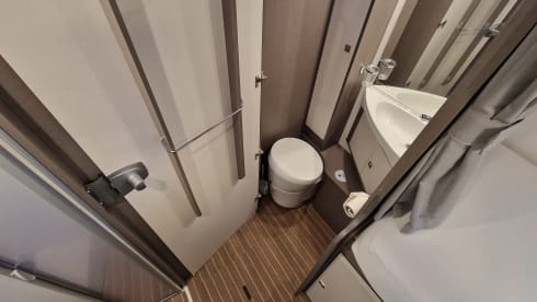 Luxe Etrusco Automaat met enkele bedden/hefbed ,grote garage