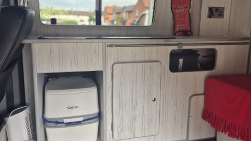 Candycane – 5 berth Volkswagen campervan from 2015