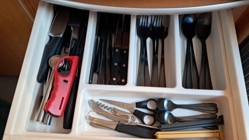 Cozy, fully equipped 4-person semi-integrated camper.