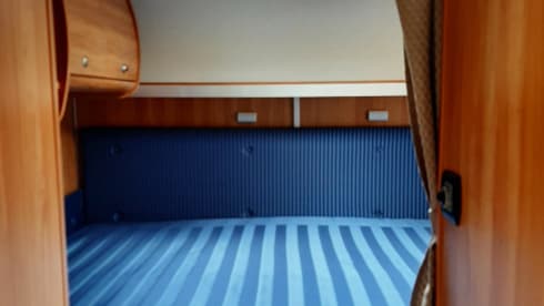 Mr. Blue  – Bürstner Merano with air conditioning and fixed bed 2005