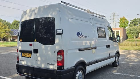 2p Renault camper bus uit 2004 