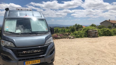 Malibu bus camper for 2 persons