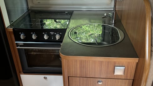 4p Adria Matrix M680SP semi-integrated from 2010