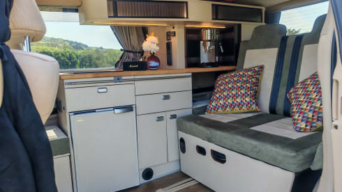 Leo – Toyota Alphard Hybrid Automatic Campervan 