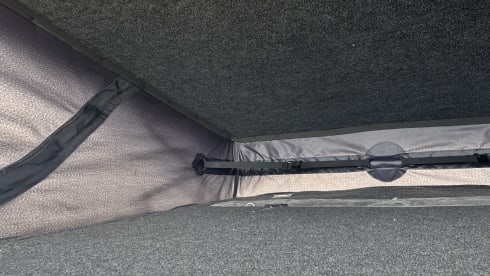 Roma – Vauxhall Vivaro Wohnmobil mit 4 Schlafplätzen, langer Radstand