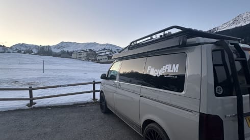 FIGURE 01 – 4 berth Volkswagen campervan from 2022