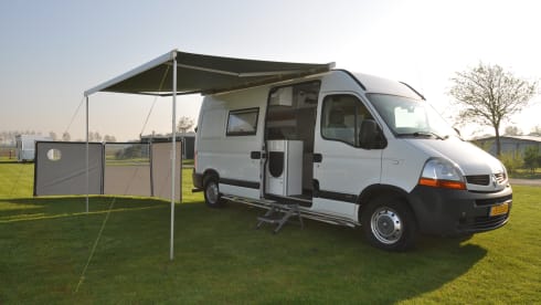Fully equipped 2-person Renault camper van with bed up to 175 x 205 cm