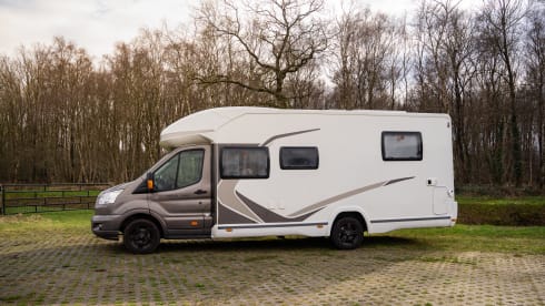Luxe  4p camper – 4p Ford semi-integrated uit 2015