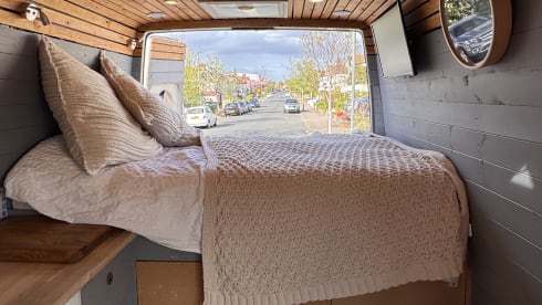Padfoot 🐕 – Spacious & modern custom built camper.