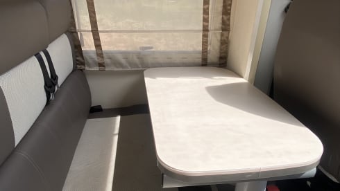 Wunderschöner, komfortabler Chausson-Camper für 4 Personen aus dem Jahr 2016!