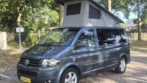 United – 4p Volkswagen campervan uit 2008