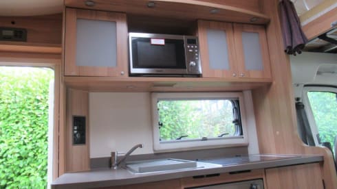 Gerty – 6 Berth Luxury Motorhome