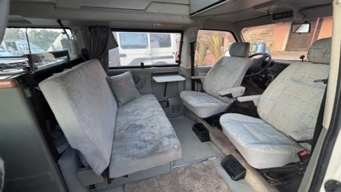 Betty de Bus – 4p Volkswagen campervan uit 1996