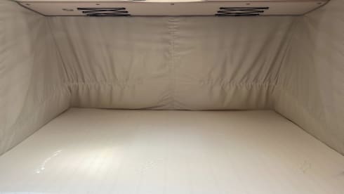Knaus – Luxury KNAUSS, self-sufficient, length beds, 2x air conditioning, solar, XXL garage. 
