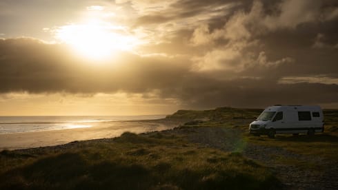 Gigi – 2p Mercedes Sprinter Off Grid (Bed 02m05!)