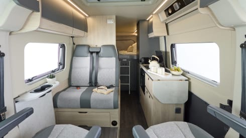 68 – Campervan Autotrail Expedition 68 a 4 posti letto, disponibile dal 2026.