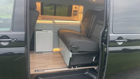 Vincent vangooo – 4 berth Volkswagen campervan from 2020
