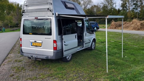 Nuggie – 4-5 seater 2008 Ford Nugget with high roof 