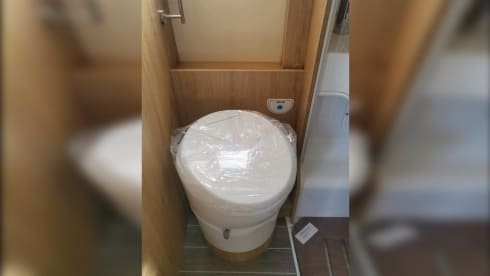 Auto Roller 746 – 2024 Fiat Auto Roller 746 automatic rear lounge 6 berth + 6 seats 