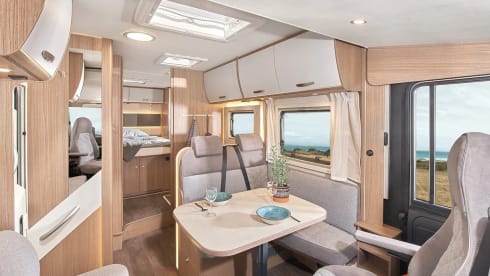 15/22 – Spacious family camper with 6 sleeping places!