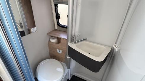 Full House – Dethleffs 4-person campervan, full-option from 2026
